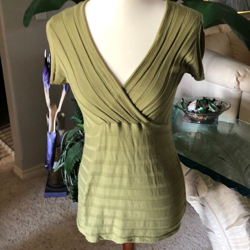 SZ S AXCESS TOP CRISSCROSS NECK NWOT OLIVE GREEN
